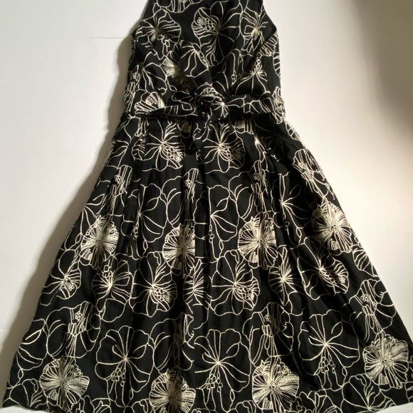 Ellen Tracy tank dress with attached belt . Beautiful cream floral stitching . - Picture 3 of 7